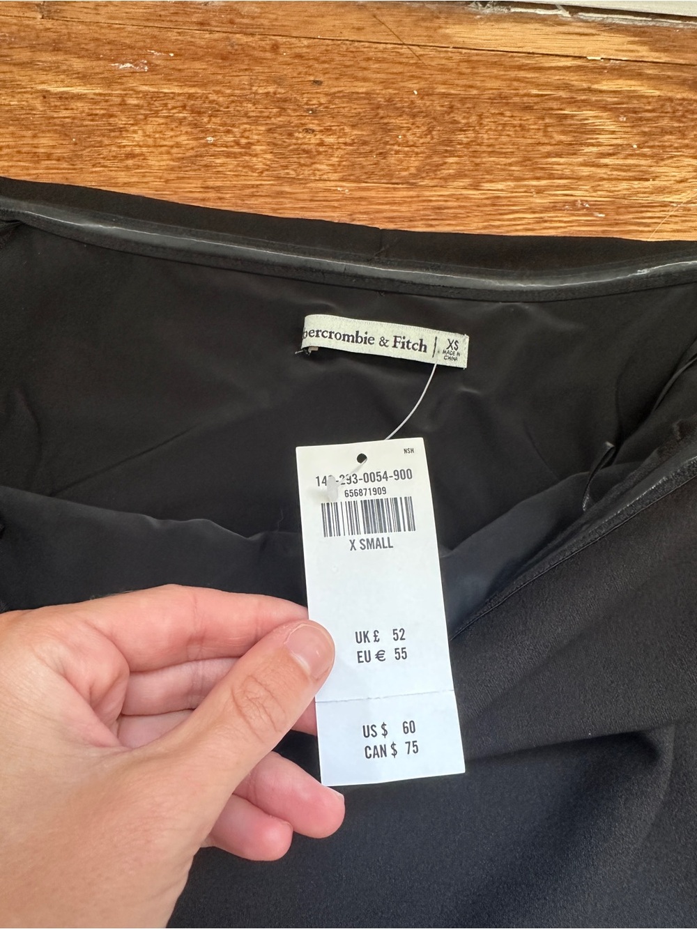 Abercrombie & Fitch Black Off-Shoulder Crop Top - Picture 2 of 2